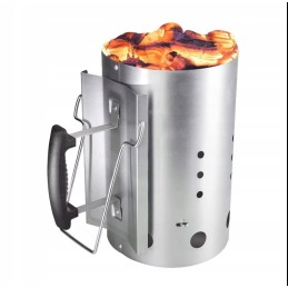 Tvirtas kaminas anglies briketų kepsninei apšviesti