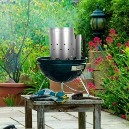 Tvirtas kaminas anglies briketų kepsninei apšviesti