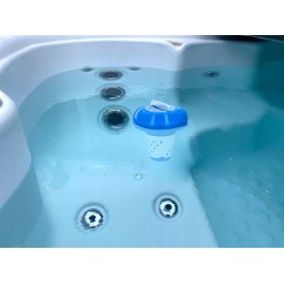 plaukiojantis baseino tablečių dozatorius