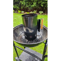 Kaminas griliui apšviesti anglies briketais