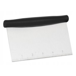 Į komplektą įeina: