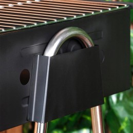 Sklype kepsninė su anglimis, kempingo palapinė, ežeras, jūra, lauko piknikas