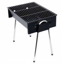 Sklype kepsninė su anglimis, kempingo palapinė, ežeras, jūra, lauko piknikas