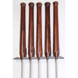 Riešutas, lakuotas.