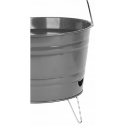 Sodo grilis, laužavietė, kibiras