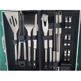 18 dalių kepsninės aksesuarų rinkinys lagamine