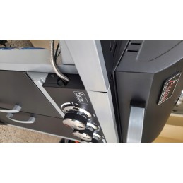 Nebraska cart dujinis grilis 8,4 + 2,8 kW su ketaus grotelėmis + buteliuko anga + dangtelis