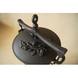 Šio aukciono objektas – 15 litrų ketaus katilas