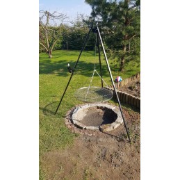 Sodo trikojis grilis su nerūdijančio plieno grotelėmis