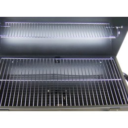 Sodo kepsninė su dangteliu ir lentynėlėmis priedams – malonus kepimas ant grotelių vasaros sezonu