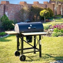 Sodo kepsninė su dangteliu ir lentynėlėmis priedams – malonus kepimas ant grotelių vasaros sezonu