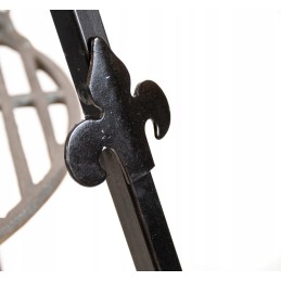 Ketaus pakabinamas trikojis sodo grilis