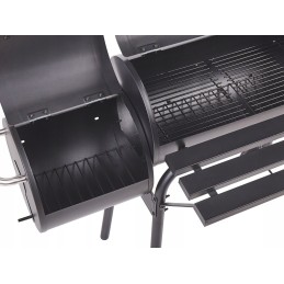 Grilis su anglimis su juoda katla rūkykla