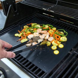 Set of 2 universal reusable Teflon mats - prepare your favorite dishes like a top chef!