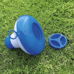 Baseino cheminių medžiagų dozatorius su chloro tabletėmis ir plūde