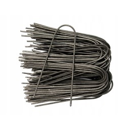 Aukciono objektas – tvirti, tobulai išlenkti plieniniai „v“ raidės formos kaiščiai. smeigtukai puikiai pritvirtina agrotekstilę/