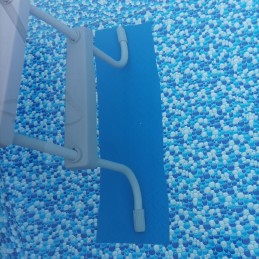 Apsauginis kilimėlis baseinui po neslystančiomis kopėčiomis