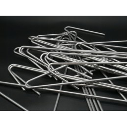 Inkariniai kaiščiai neaustiniam geotinkleliui