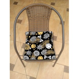 Mazginė kėdės pagalvė 38x38 kūgiai juodame fone