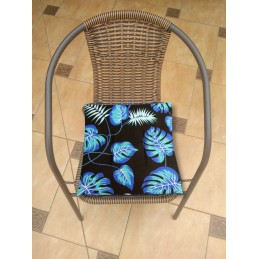 Mazguota kėdės pagalvė 38x38 monstery turquoise ant juodos spalvos