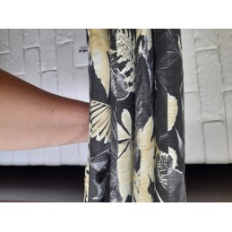 Mazguota kėdės pagalvė 38x38 monstery turquoise ant juodos spalvos