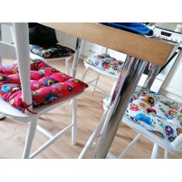 Dygsniuota kėdės pagalvėlė 35x35 džiunglių lapai