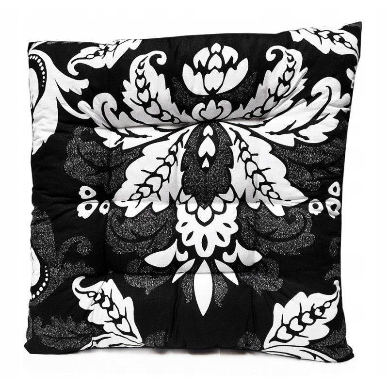 Dygsniuota kėdės pagalvė 35x35 su juodais ornamentais