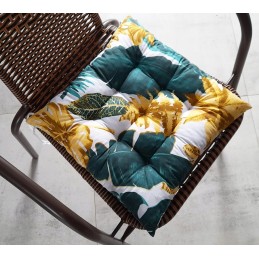 Dygsniuota kėdės pagalvėlė 35x35 smaragdo lapeliai baltame fone