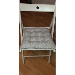 Dygsniuota kėdės pagalvėlė 35x35 rožės ant baltos spalvos