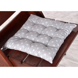 Dygsniuota kėdės pagalvė 35x35 su juodais ornamentais