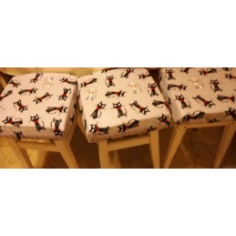 Kvadratinės išmatų pagalvėlės 30cmx30cm, 4cm storio