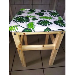 Kvadratinė išmatų pagalvėlė 30cm, 100% medvilnė, didelės baltos monsteros