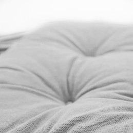 Pilka dekoratyvinė pagalvė