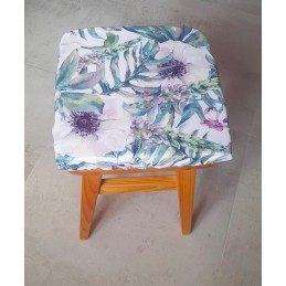 Kvadratinė išmatų pagalvė 30x30, atspari dėmėms 123