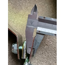 Sūpynių kablys su spaustuku 100x100 kvadratinei sijai