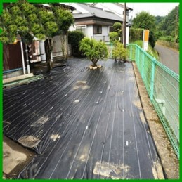 Agrotkanina juodas piktžolių kilimėlis 110 cm x 10 m storio 90g/m2 su UV filtru