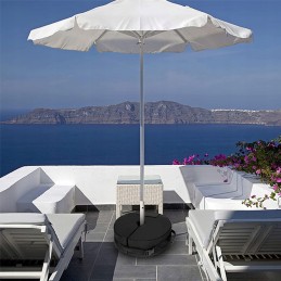 Stovas, tvirtas pagrindas, stabilus sodo skėčiui, pasvertas