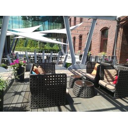 Aukščiausios kokybės vandeniui atspari mini burė - trikampė 1,4x1,4x2m. puikiai tinka kuriant fantastiškas terasų kompozicijas.