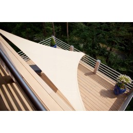 Aukščiausios kokybės vandeniui atspari mini burė - trikampė 1,4x1,4x2m. puikiai tinka kuriant fantastiškas terasų kompozicijas.