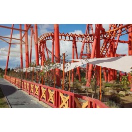 Aukščiausios kokybės vandeniui atspari mini burė - trikampė 1,4x1,4x2m. puikiai tinka kuriant fantastiškas terasų kompozicijas.