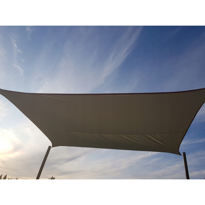 Ecru atspalvio sodo burė