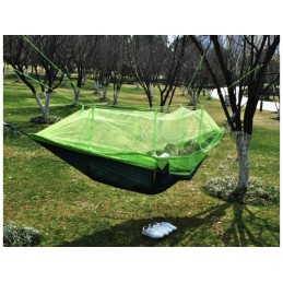 Hamakas su tinkleliu nuo uodų