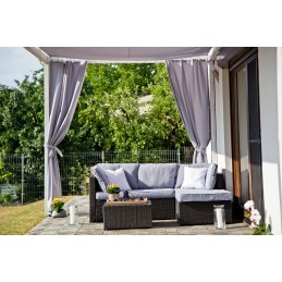 Baltas sodo šešėlis nuo saulės