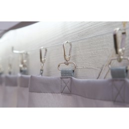 Baltas sodo šešėlis nuo saulės