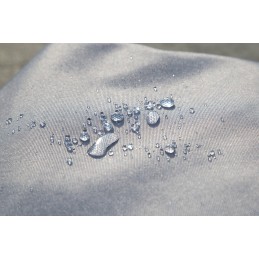 Baltas sodo šešėlis nuo saulės