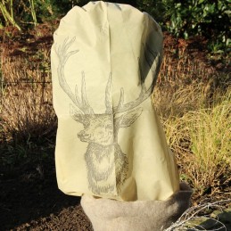 Apsauginis gaubtas iš neaustinės elnio galvos