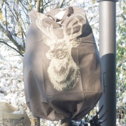 Apsauginis gaubtas iš neaustinės elnio galvos