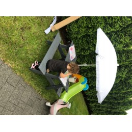 Sulankstomas pakreipiamas skėtis su užvalkalu - šviesiai pilkas su sidabriniu dugnu