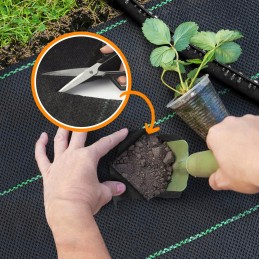 Nuo piktžolių agrotekstilė agrotekstilė 70g juoda 1,1x50m UV 3% + kaiščiai