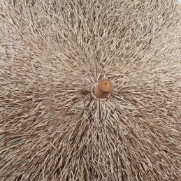 Bambuko skėtis su banano lapų dangteliu